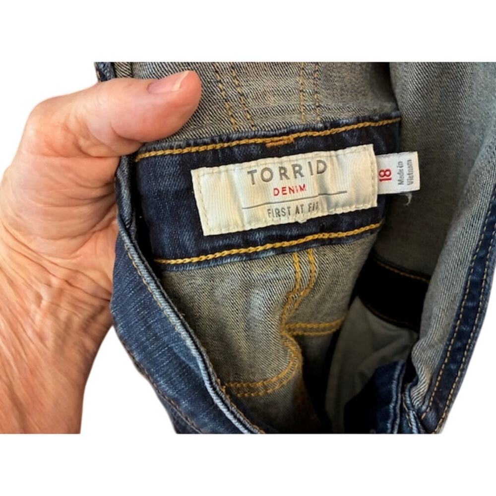 Torrid Women Overall Jeans 18 Blue Denim Crop 25" Inseam Lightly disstressed - Picture 7 of 10